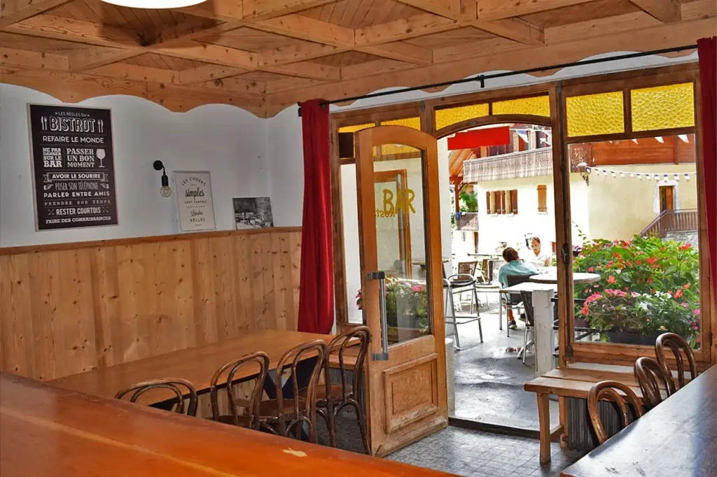 Hôtel Bar Restaurant le Relais du Charvin -Le Bar au Bouchet-Mont-Charvin